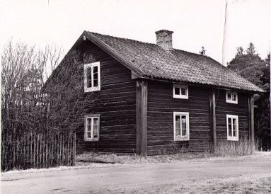Pettersgården i Fu - var en gång i tiden gästgiveri. Detta hus är nu flyttat och används som café i Sundborn.